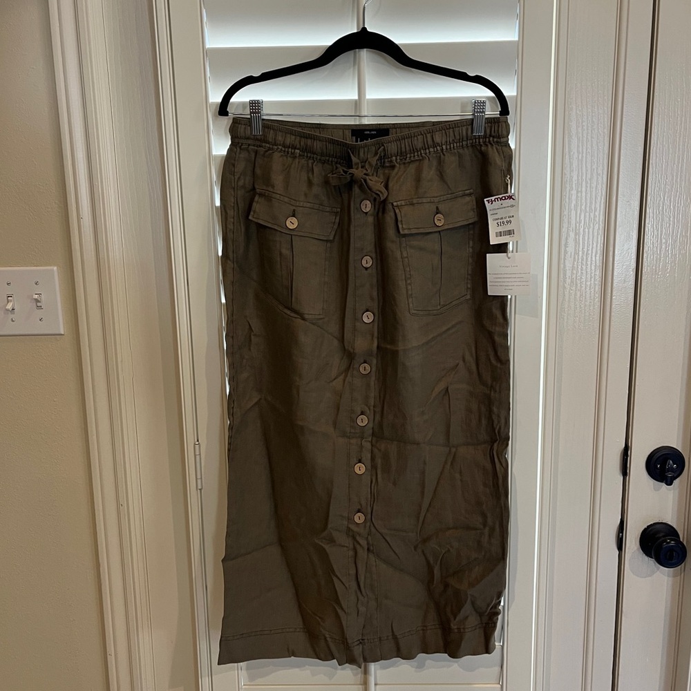 Mid length skirt